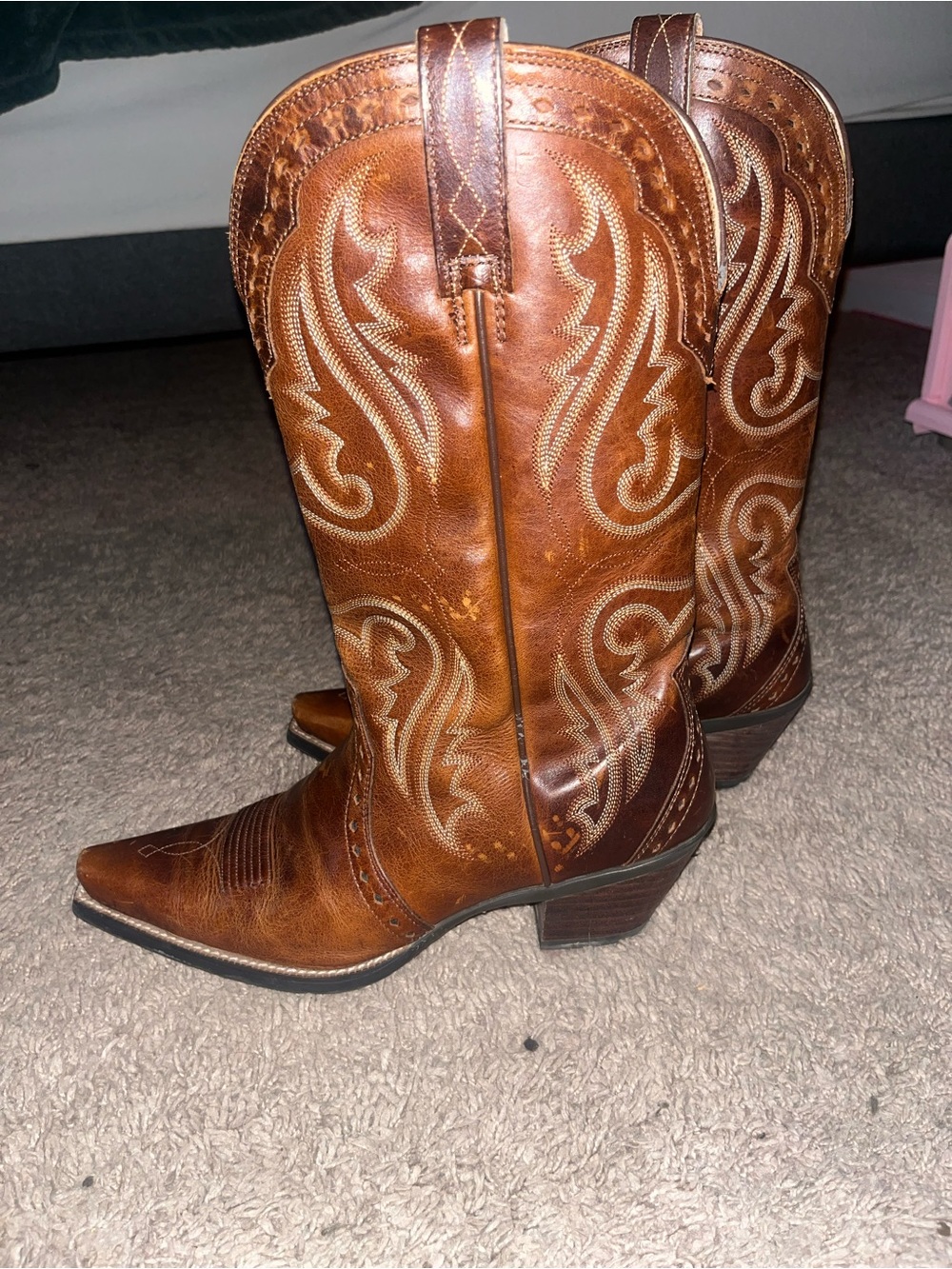 Ariat Women’s boots caramel tooled leather heritage x toe